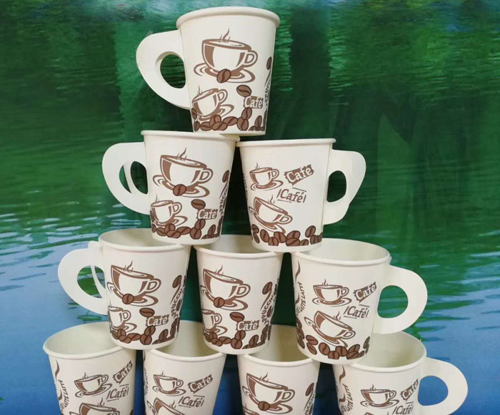 贴耳咖啡杯